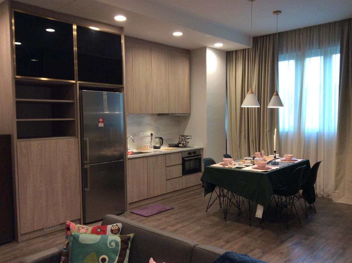 Mid Valley 1Km Away Verve Suites Old Klang Road Kuala Lumpur Exterior photo